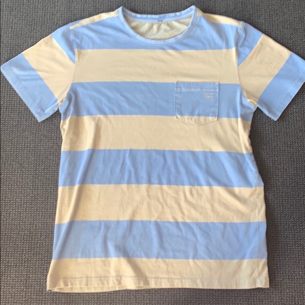 Adult medium salty crew t-shirt